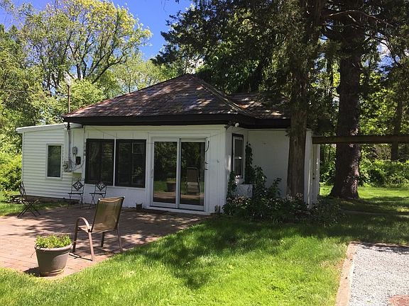 2nd image of 889 Lawrenceville Rd