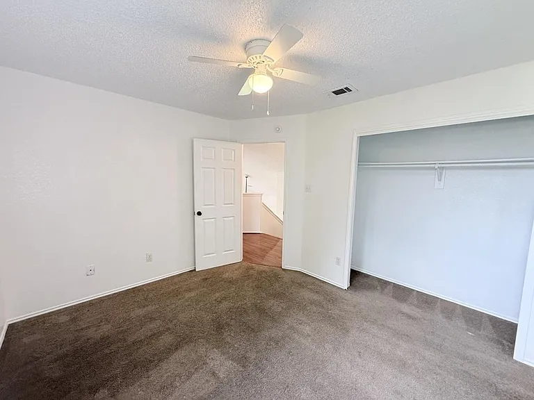 2302 Tracey Ann Ln — Photo 31