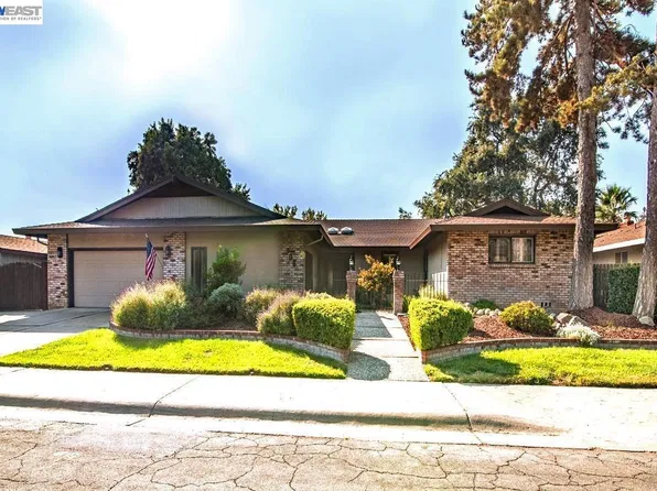 908 Greenwood Dr, Woodland, CA 95695