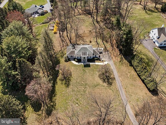 5th image of 116 Deerpath Ln