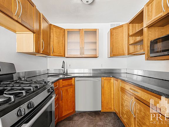 3rd image of 332 E 74th St APT 5B