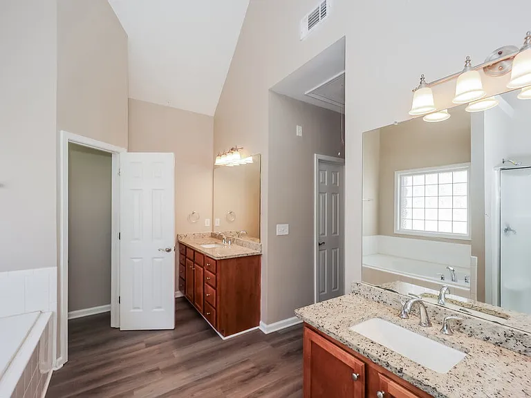 501 Summer Brooke Ln — Photo 11