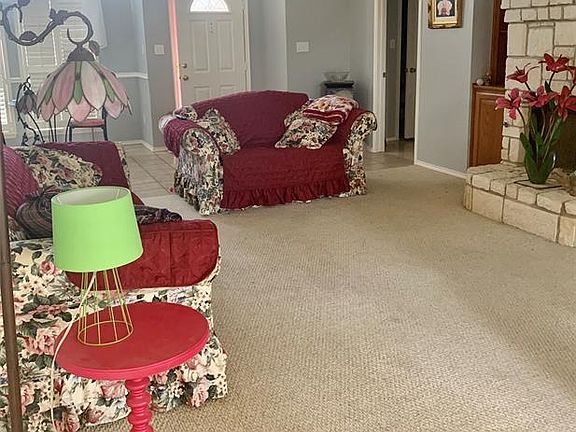 4th image of 707 Hillcrest Dr