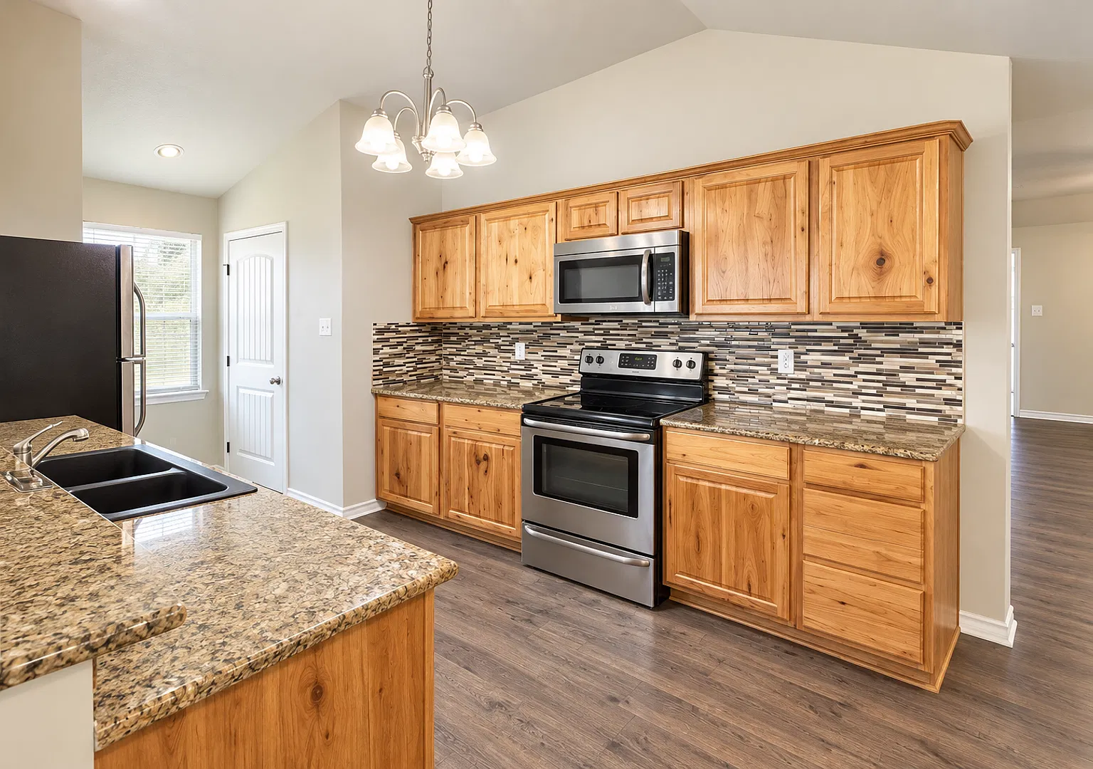 Now Available | Updated 4-Bedroom Home + Walking Distance To Asu Campus! — Photo 3