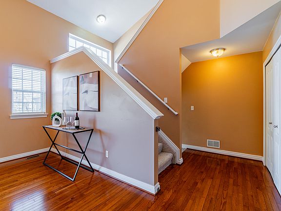 4th image of 46 Grandview Cir