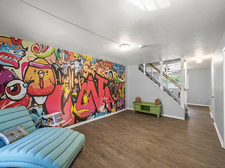 Captivating entry and lounge