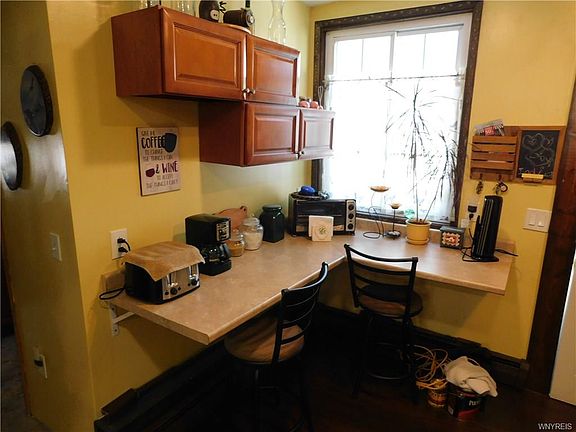 4th image of 242 Gorton St