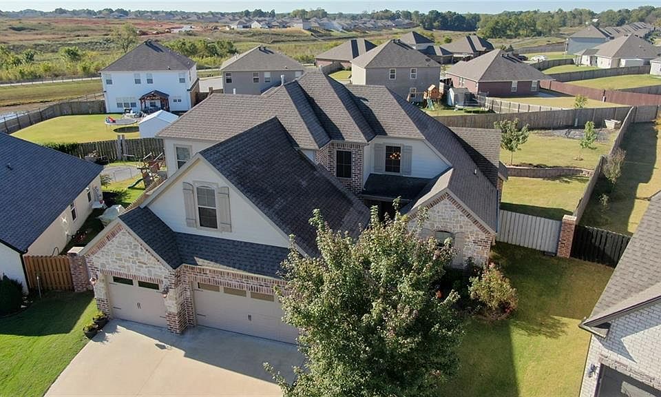 1st image of 4808 W Lakewood Dr