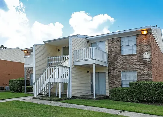 Lifestyle Apartments on Pines Rd