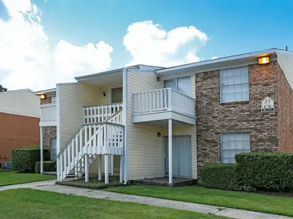 Lifestyle on Lakeshore at Pines Rd