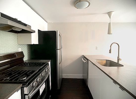 4th image of 318 Hancock St