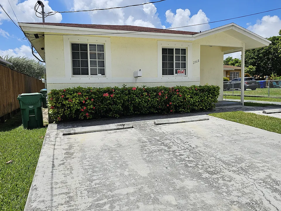 2968 SW 22nd Ter