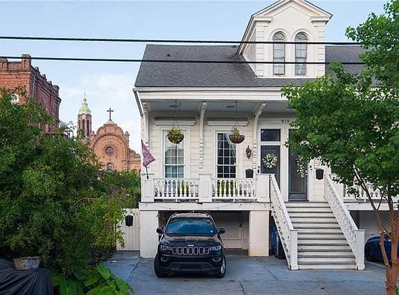 2nd image of 919 Jackson Ave #C