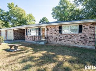 208 N Sycamore St, Elkville, IL 62932