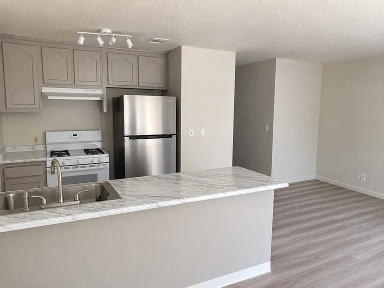 New Countertop with Large Sink!