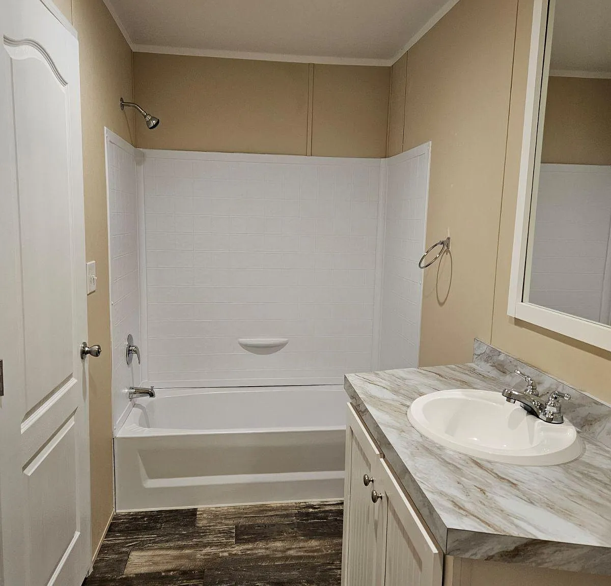 3 bed, 924 sqft, $1,450 — Photo 2