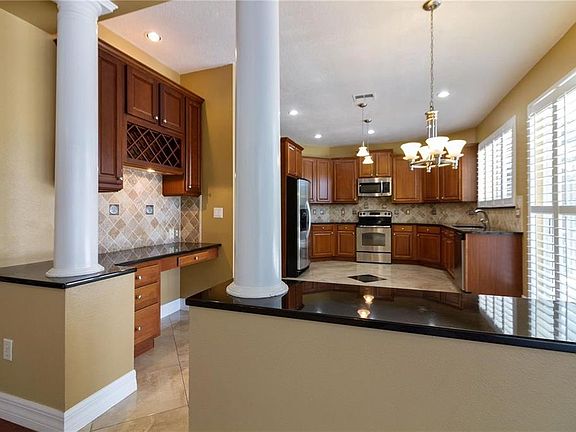 5th image of 642 Park Forest Ct