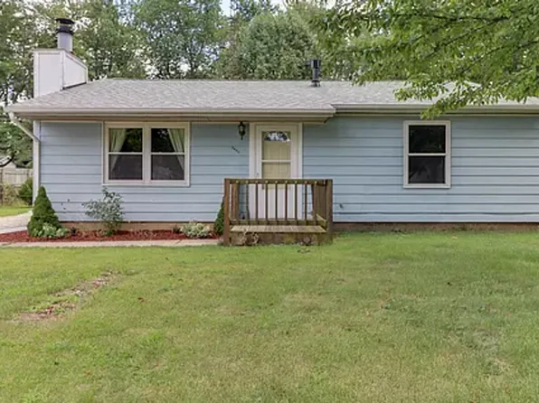 1223 Dogwood Ln, Bloomington, IL 61704