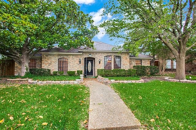 1st image of 3020 Laguna Dr