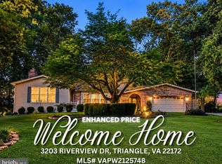 3203 Riverview Dr, Triangle, VA 22172