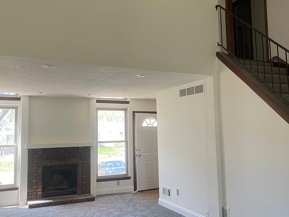 3rd image of 7606 W 86th St