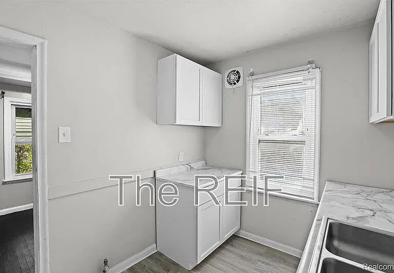 20045 Greenlawn St — Photo 12