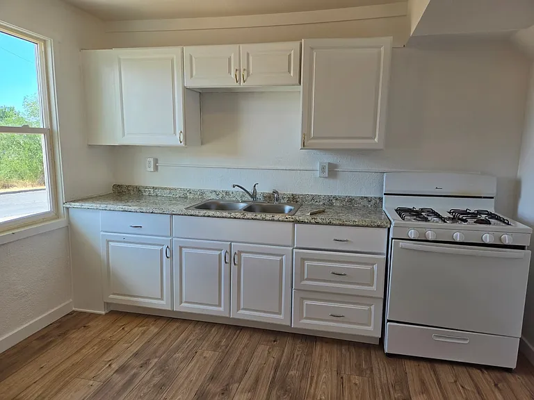 1411 NW Despain Ave — Photo 1