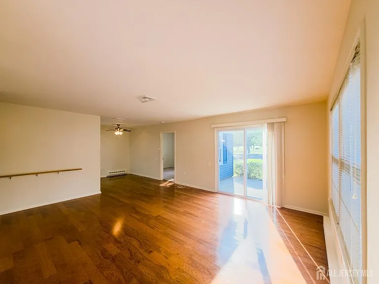 227 Manchester Ln — Photo 2