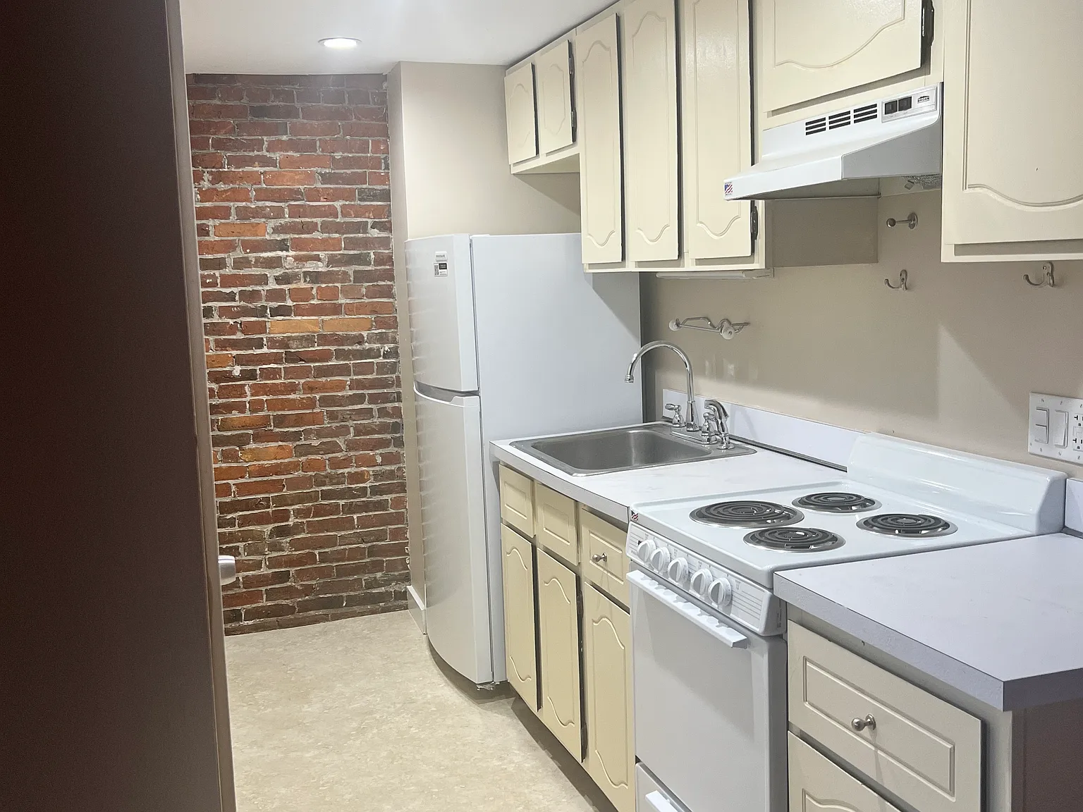 2 bed, 900 sqft, $2,200 — Photo 3