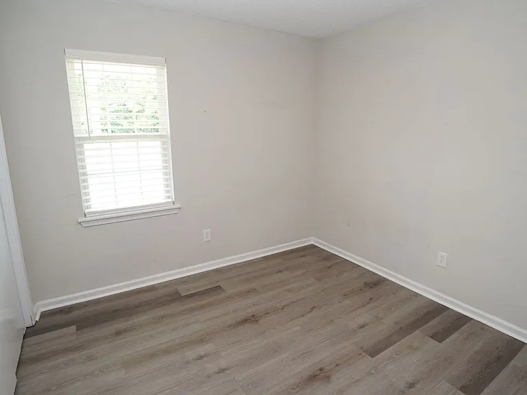116 Howell Dr — Photo 19
