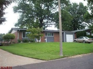 995 Grenoble Ln, Florissant, MO 63033