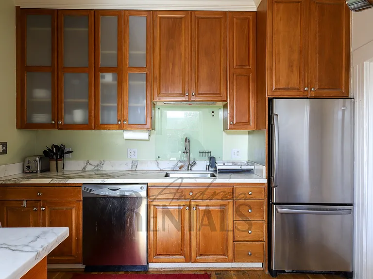 1029 Rhode Island St — Photo 11