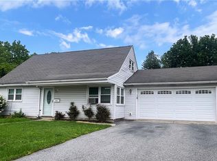 2142 Fireside Dr, Bethlehem, PA 18018