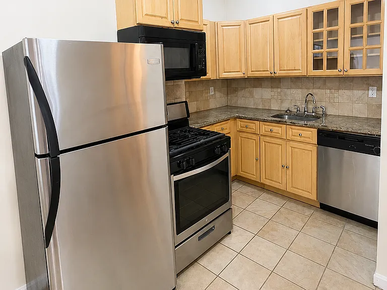 233 Barrow St #1 — Photo 1