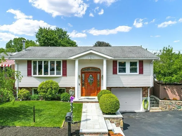 5 Wyoma St, Wakefield, MA 01880