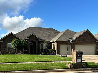 2013 SW 33rd St, Moore, OK 73170