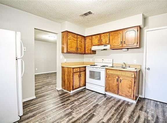 3rd image of 207 Celia Ave Unit A