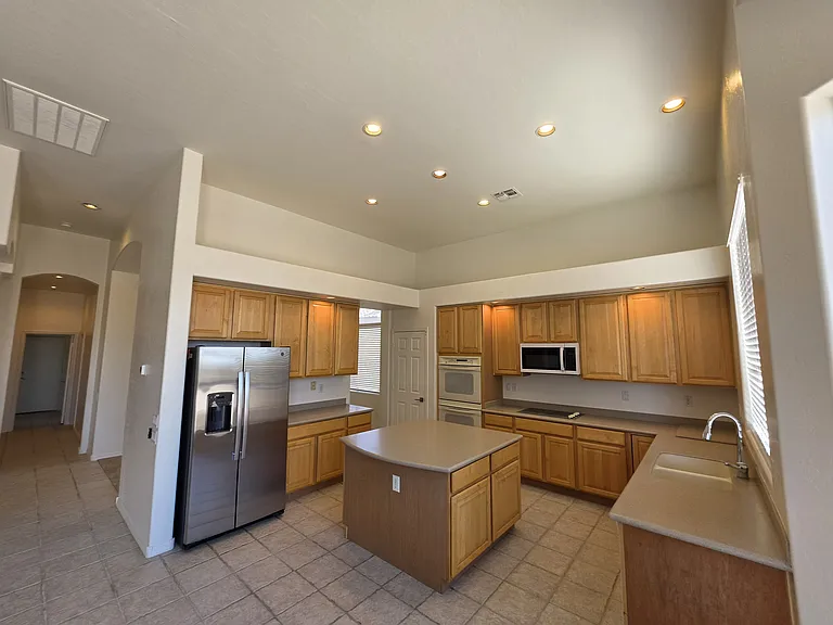 2653 N Travis — Photo 11