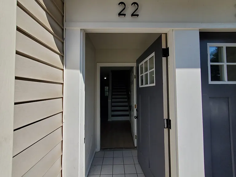 1100 Horsemans Ln #22 — Photo 4