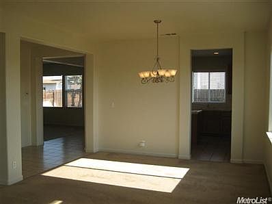5th image of 318 Honeybell St