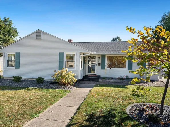 711 S 7th St, Oregon, IL 61061