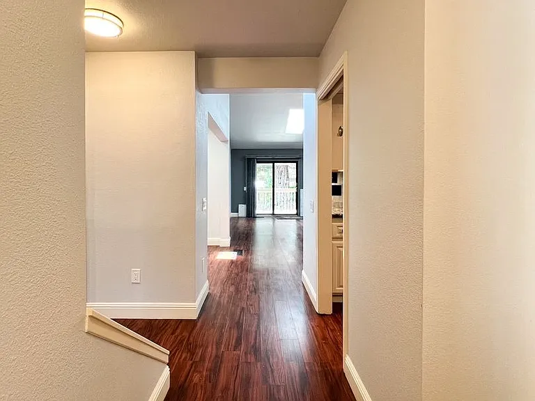 39 Fountain Grove Cir — Photo 5