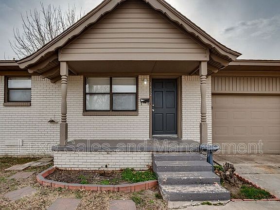 5th image of 1432 SW 61st Ter