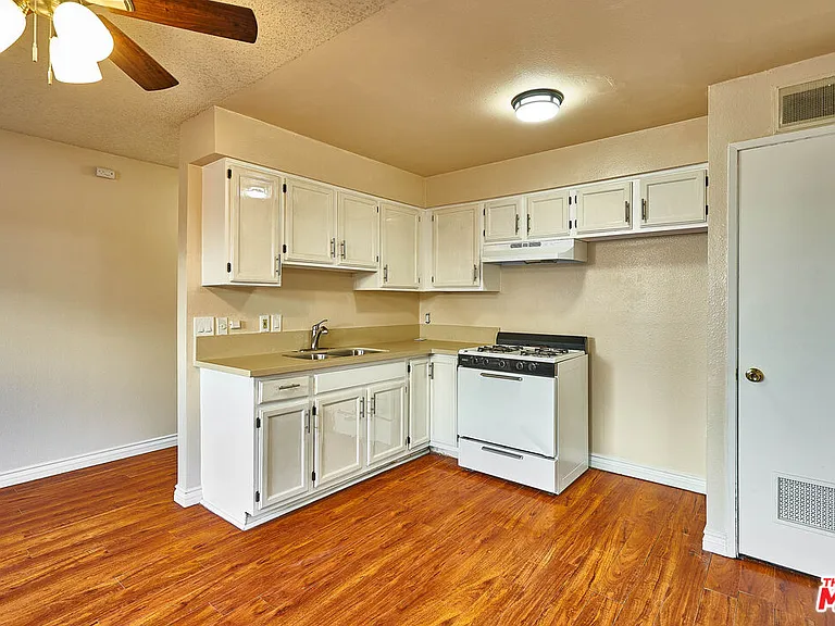 820 S Saint Andrews Pl #203 — Photo 18