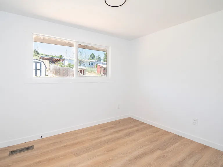 148 S Rogers Ave — Photo 16
