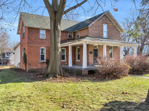 304 S Division St, Mahomet, IL 61853