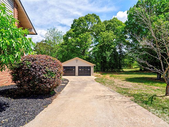 3rd image of 176 Knollwood Dr