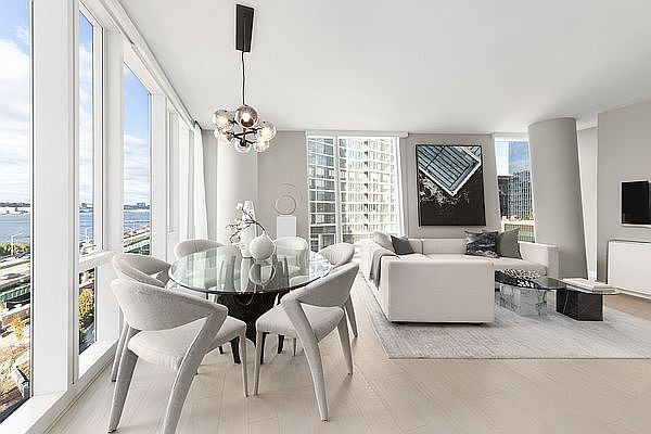 1st image of 675 W 59th St APT 510
