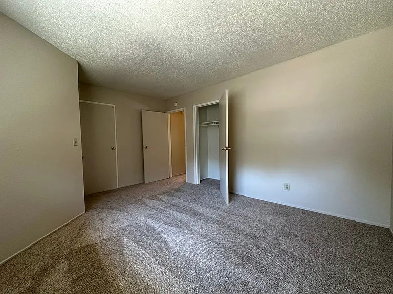 B Street Apartments — Photo 29