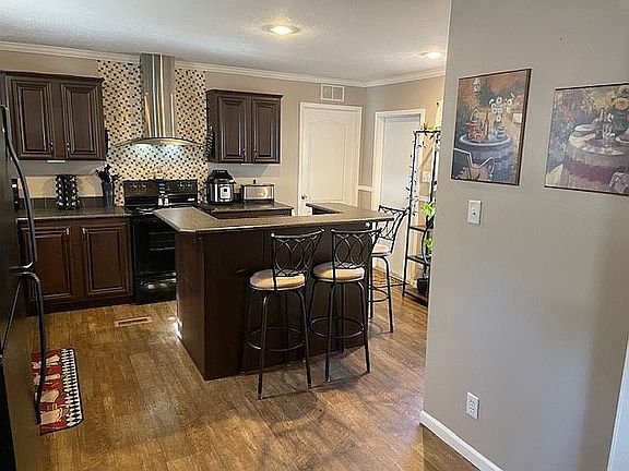 2nd image of 106 Castle Dr